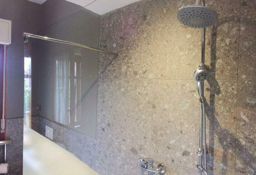 پانسیون Il Contrabbasso