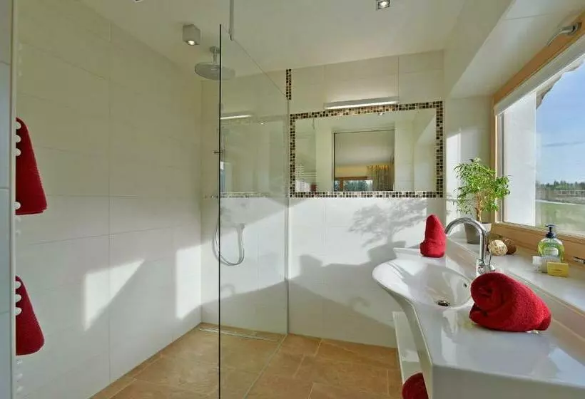 Aamiaismajoitus (B&B) Bauernhof Lindenhof