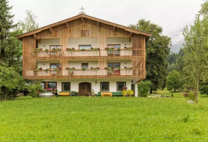 Aamiaismajoitus (B&B) Bauernhof Lindenhof