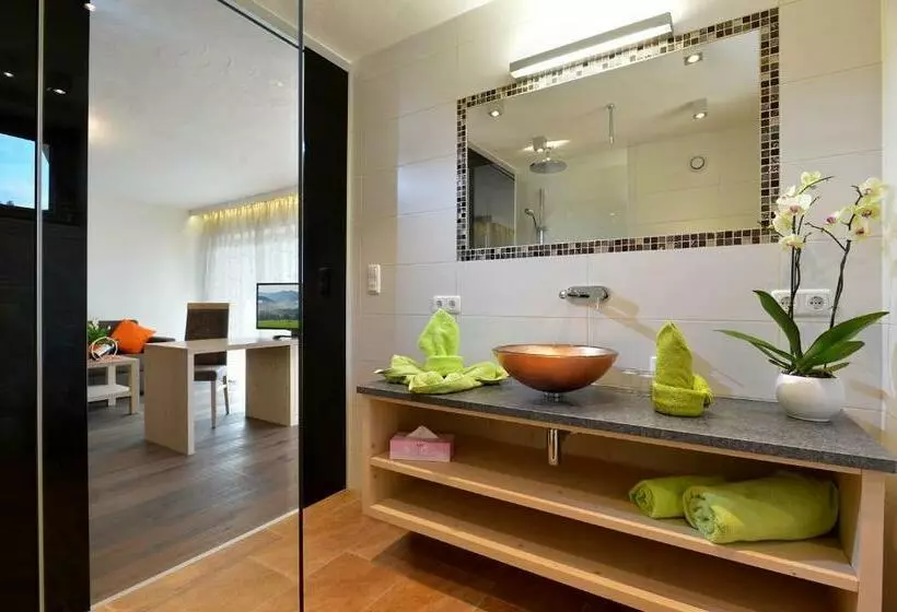 Aamiaismajoitus (B&B) Bauernhof Lindenhof