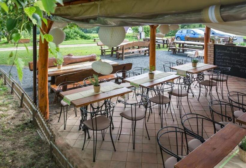 Bed and Breakfast Tagyon Birtok Royal Apartmanház