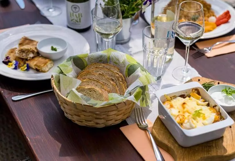 Aamiaismajoitus (B&B) Tagyon Birtok Royal Apartmanház