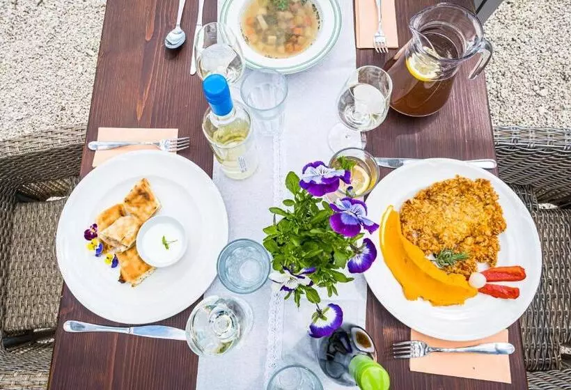 Aamiaismajoitus (B&B) Tagyon Birtok Royal Apartmanház