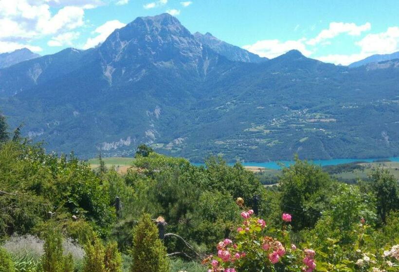 Пансион Les Roches Fleuries