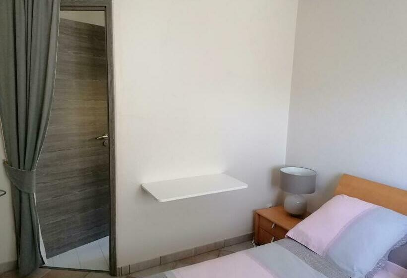 Пансион Les Roches Fleuries