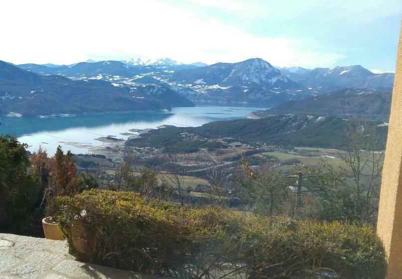 Пансион Les Roches Fleuries