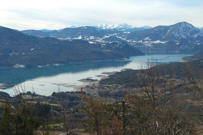 Пансион Les Roches Fleuries