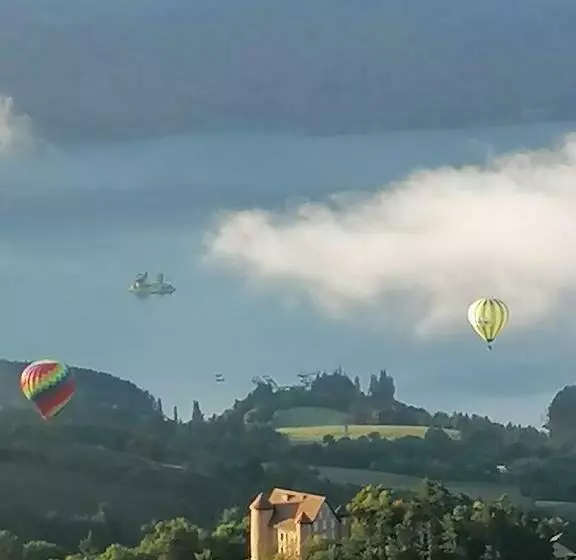 Majatalo Les Roches Fleuries