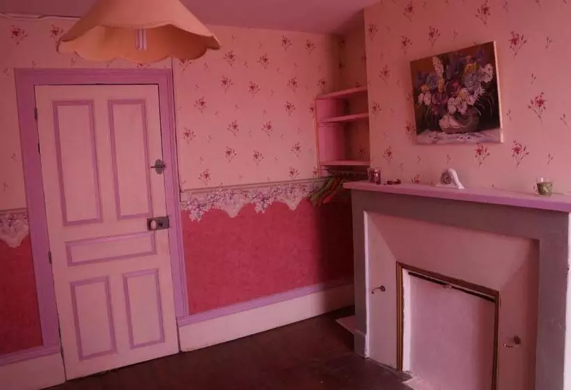 ベッドアンドブレックファースト La Grille Fleurie, Chambres D Hôte Chez L Habitant