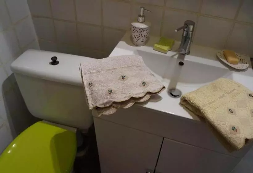 ベッドアンドブレックファースト La Grille Fleurie, Chambres D Hôte Chez L Habitant