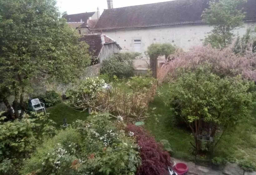 ベッドアンドブレックファースト La Grille Fleurie, Chambres D Hôte Chez L Habitant