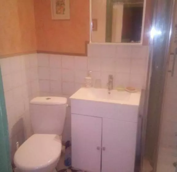 ベッドアンドブレックファースト La Grille Fleurie, Chambres D Hôte Chez L Habitant