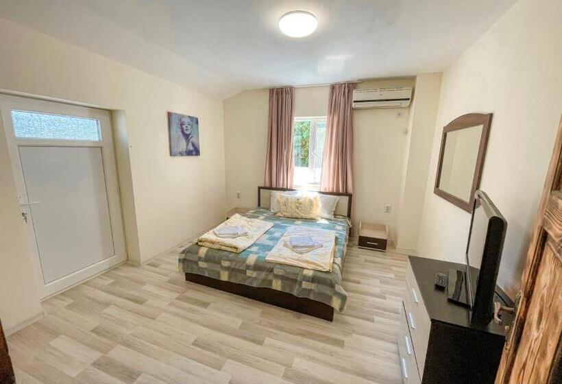 پانسیون Jackie House Varna