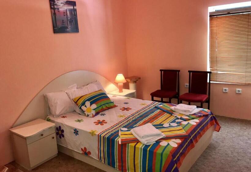 پانسیون Jackie House Varna