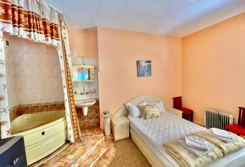 پانسیون Jackie House Varna