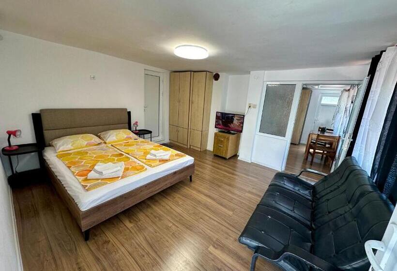 پانسیون Jackie House Varna