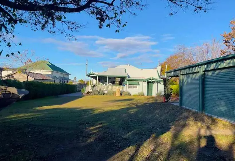 Majatalo Pitstop Lodge Guesthouse B&b