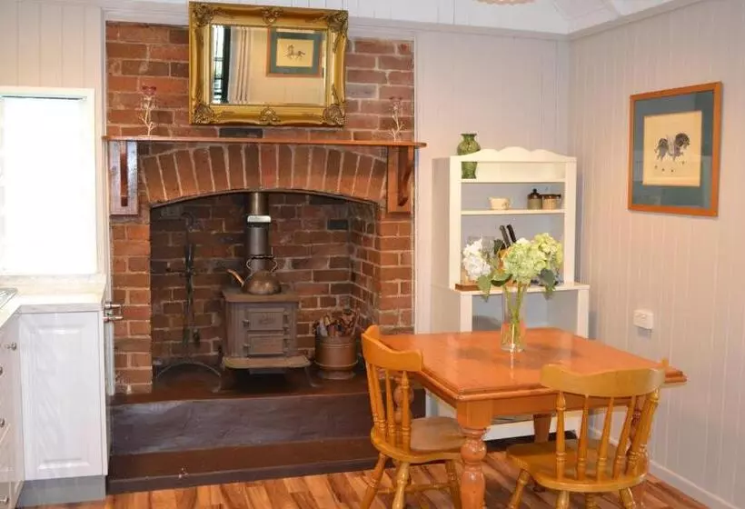 Majatalo Pitstop Lodge Guesthouse B&b