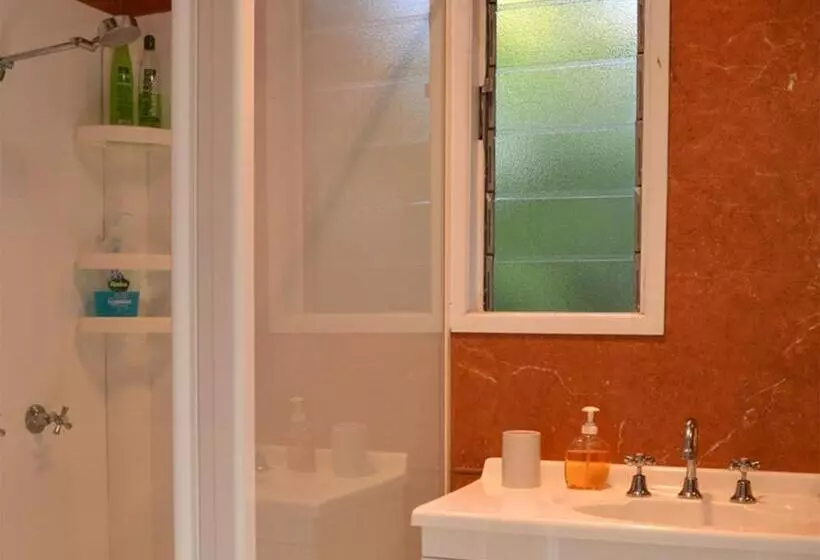 Majatalo Pitstop Lodge Guesthouse B&b