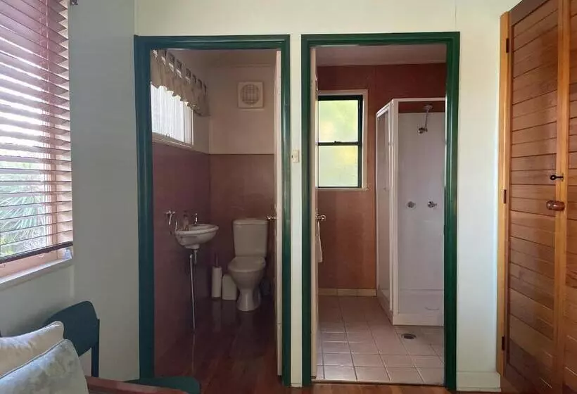 Majatalo Pitstop Lodge Guesthouse B&b