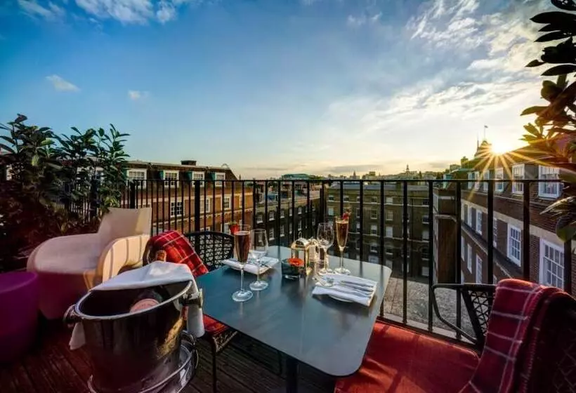 Отель Apex Temple Court