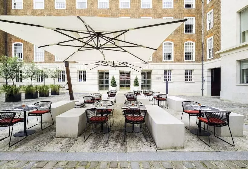 Отель Apex Temple Court