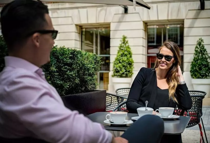 Отель Apex Temple Court