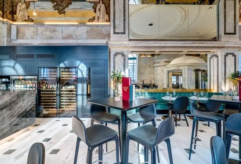 Отель Apex Temple Court