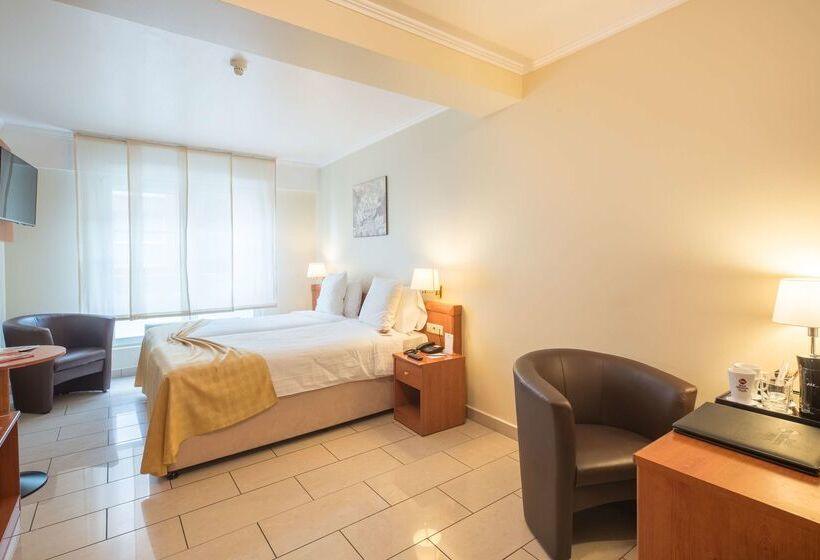 Best Western Plus Grand Hotel Victor Hugo