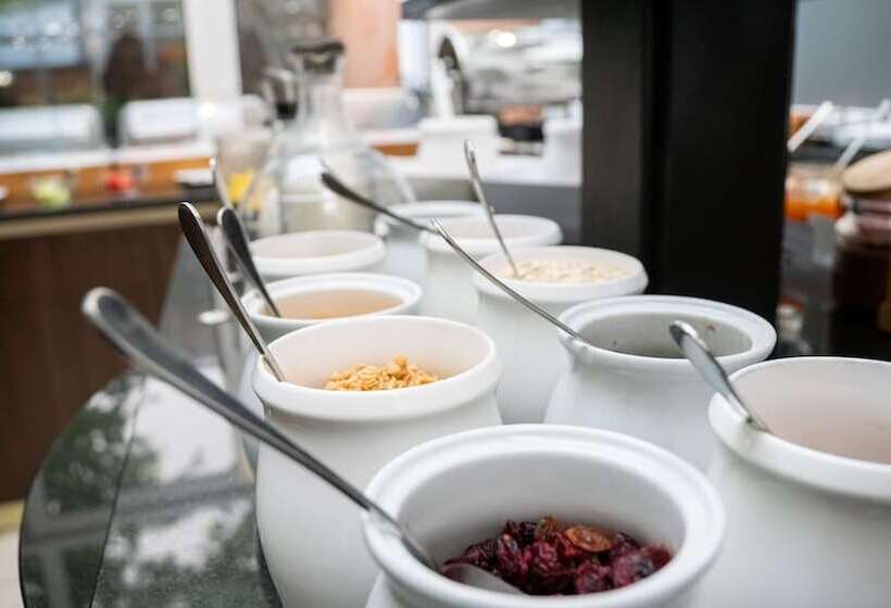 Best Western Plus Grand Hotel Victor Hugo