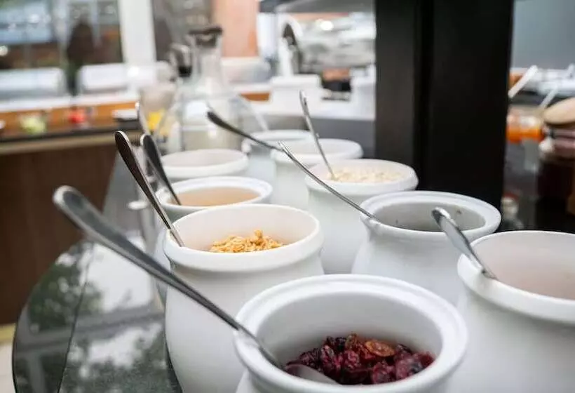 Best Western Plus Grand Hotel Victor Hugo