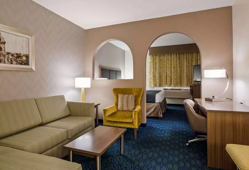 Отель Best Western Plus Tulsa Inn & Suites