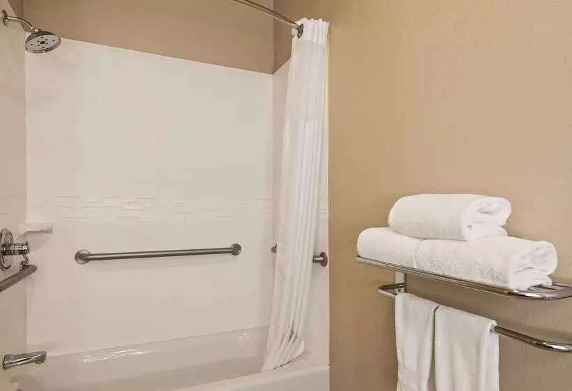 Отель Best Western Plus Tulsa Inn & Suites