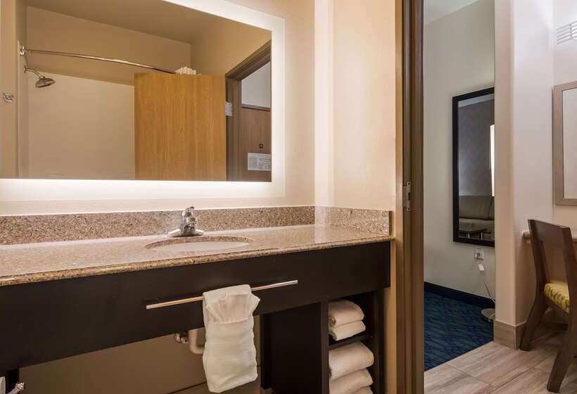 בית מלון כפרי Best Western Plus Tulsa Inn & Suites