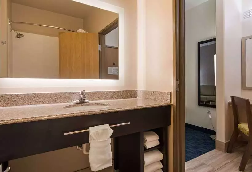 Отель Best Western Plus Tulsa Inn & Suites