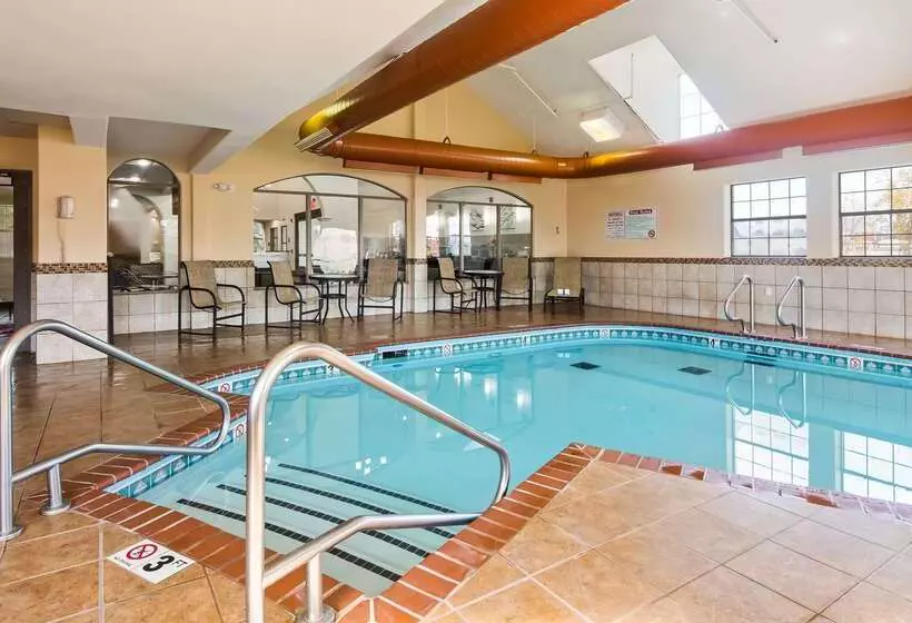 Отель Best Western Plus Tulsa Inn & Suites