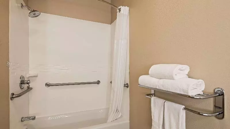 Отель Best Western Plus Tulsa Inn & Suites