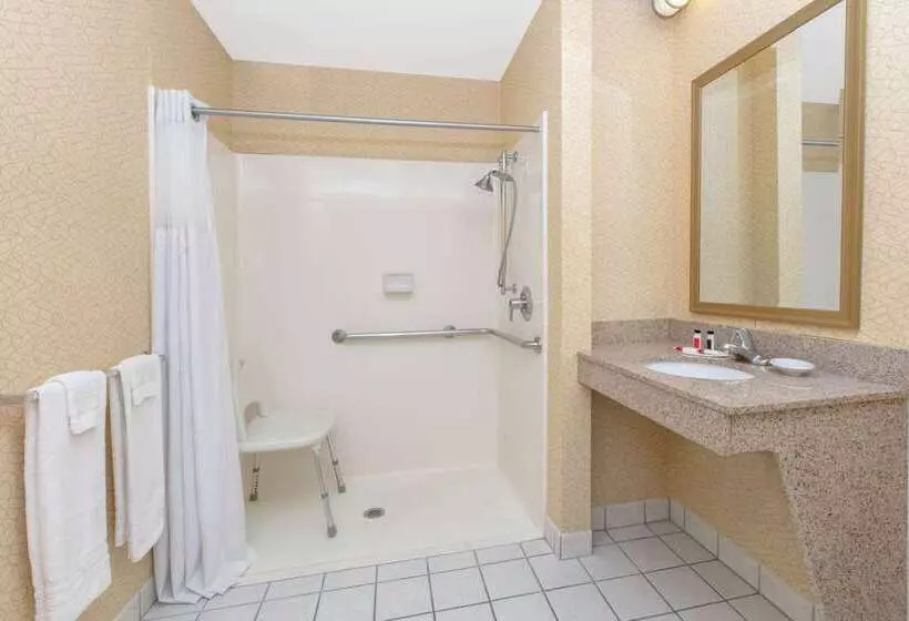 Отель Days Inn By Wyndham Tulsa Central