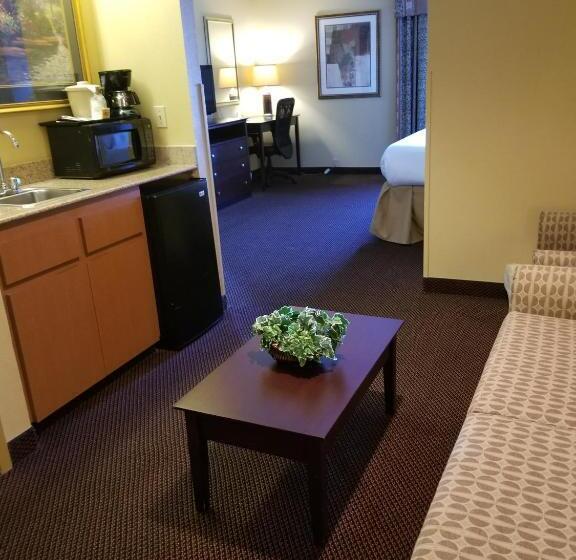 בית מלון כפרי Days Inn By Wyndham Tulsa Central