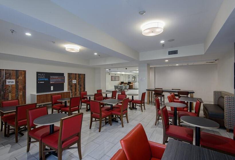 Отель Holiday Inn Express & Suites Corpus Christi, An Ihg