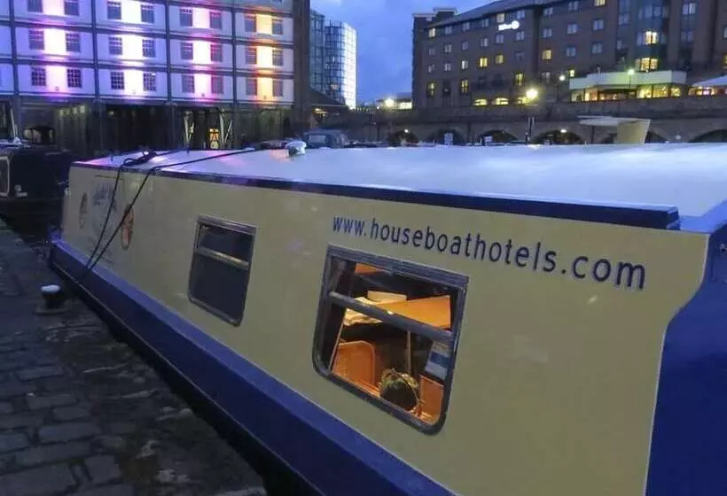 Houseboat Hotels