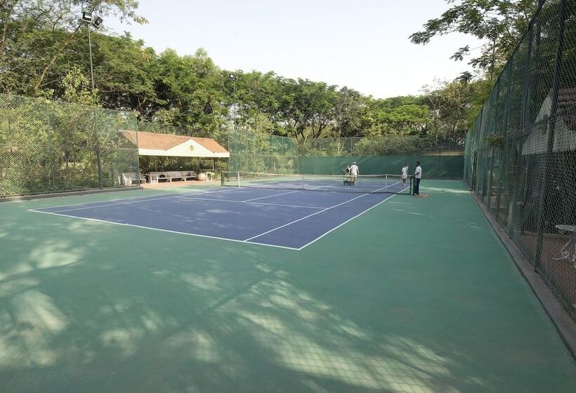 בית מלון כפרי Mayfair Lagoon