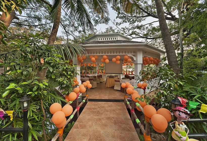 בית מלון כפרי Mayfair Lagoon