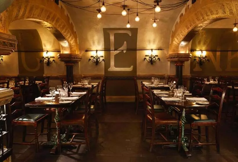 Hotel The Royal Toby