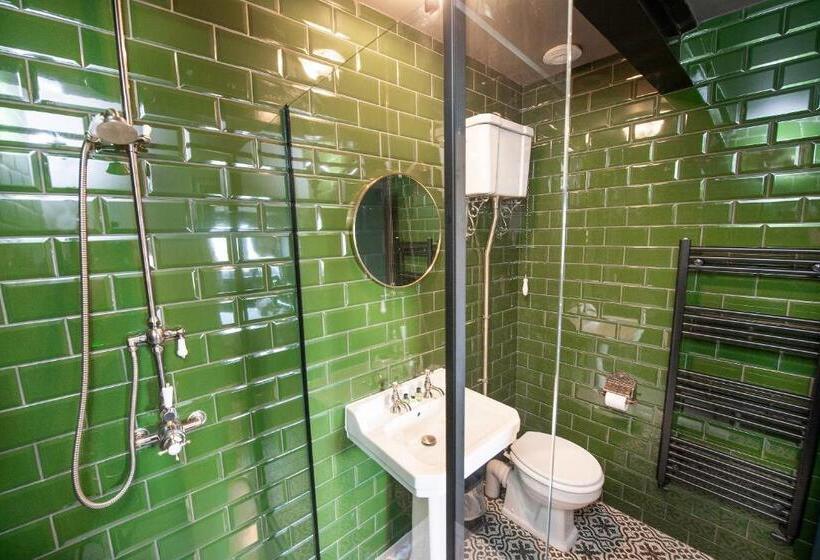 Отель The Victoria