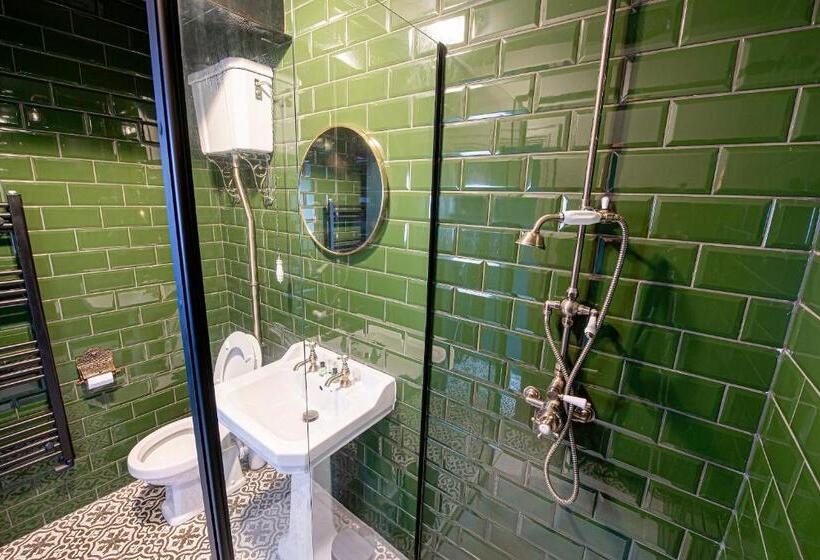 Отель The Victoria