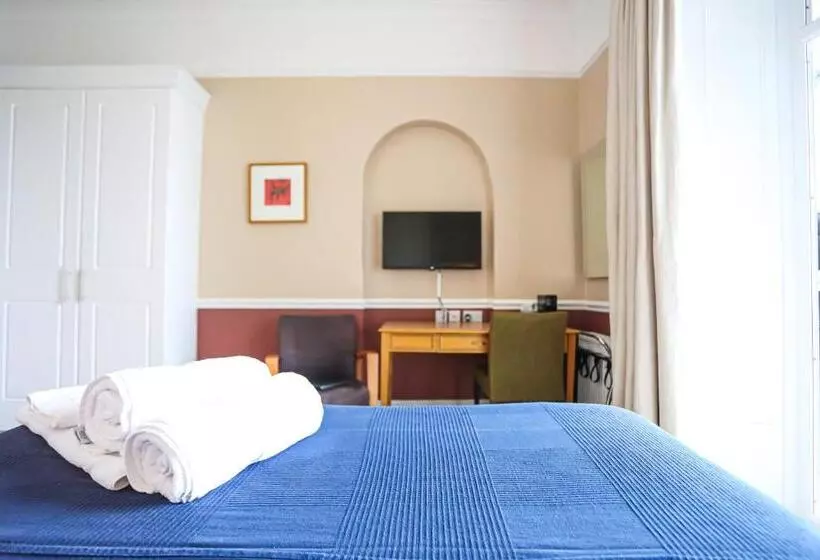 בית מלון כפרי The Wellington