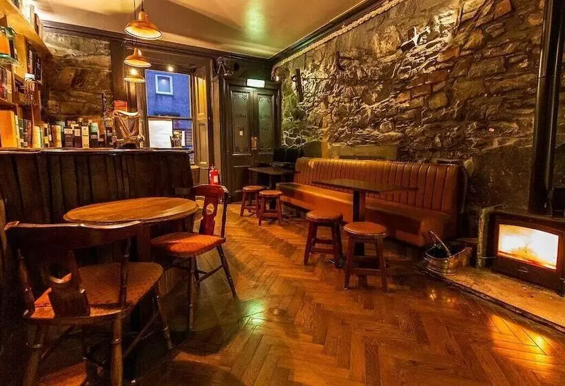 בית מלון כפרי The Whisky Vaults