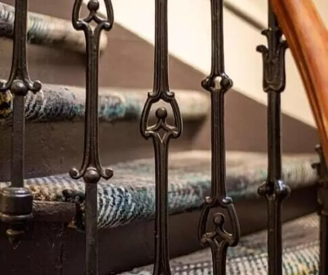 בית מלון כפרי The Whisky Vaults