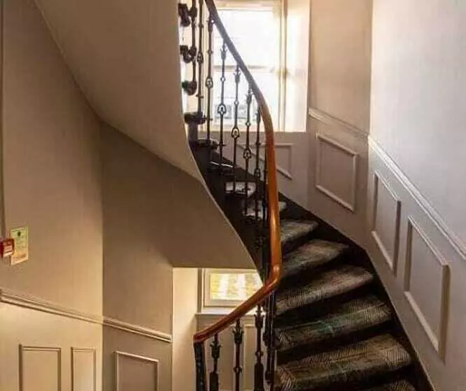 בית מלון כפרי The Whisky Vaults